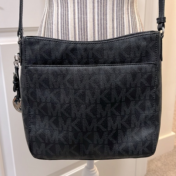 MICHAEL KORS JET SET BLACK MESSENGER BAG - Picture 6 of 6